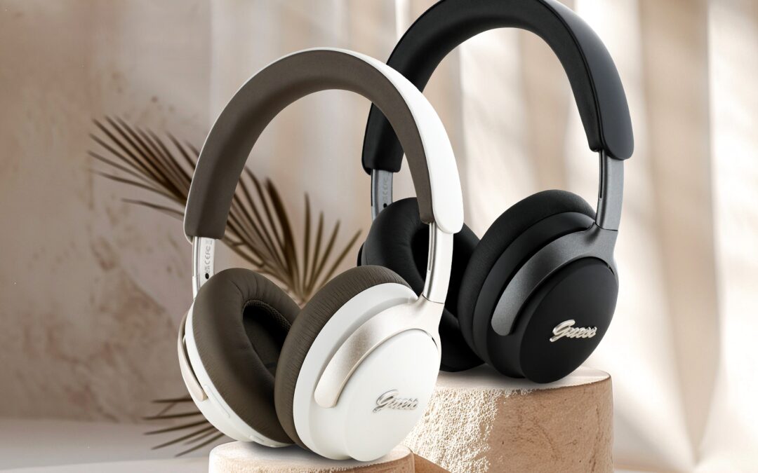 Style, technology and performance in one: the Guess Wireless Headphones